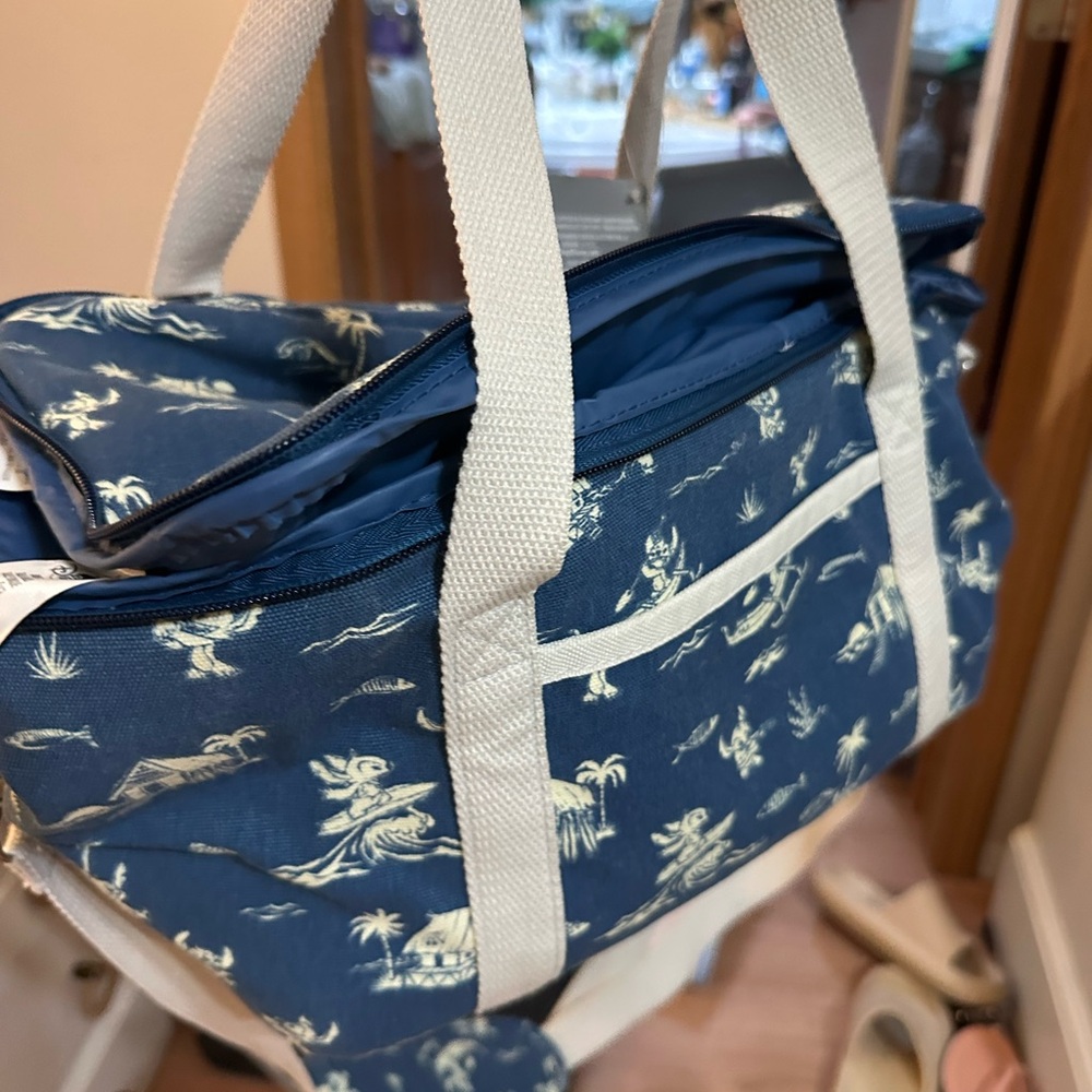 Disney stitch cooler lunch tote has tag